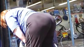 Drilling her pussy with this huge sex machine