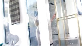 Hot whore makes a mulch with her feet